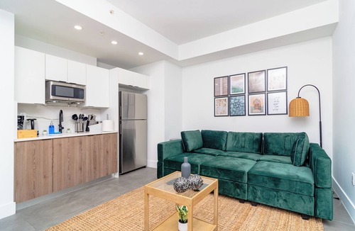 East Little Havana Apartment | King Bed brand new safe Oasis minutes to Brickell