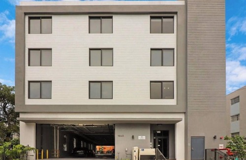 East Little Havana Apartment | King Bed brand new safe Oasis minutes to Brickell