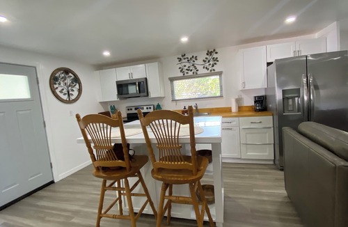 Cocoa House | King Size Bed Studio Apartment With Screen Room