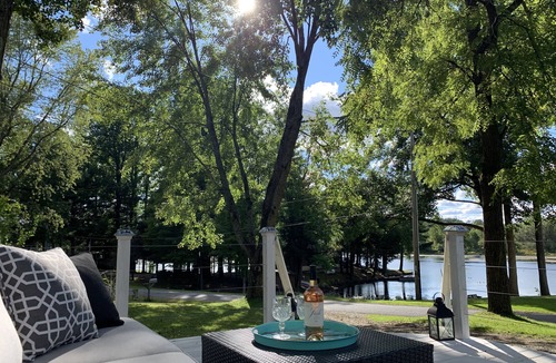 Cambridge Springs House | Lake views, comfort/nature @ The Castle Hill