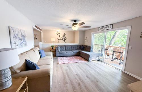Camdenton House | Lakefront-4BD/2BA/Dock/Grill/Decks/-12PP