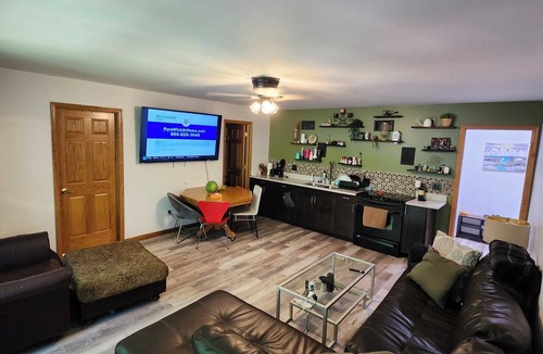 Ingleside House | Lakefront Bliss: Your Ultimate Vacation Haven Surrounded by Nature