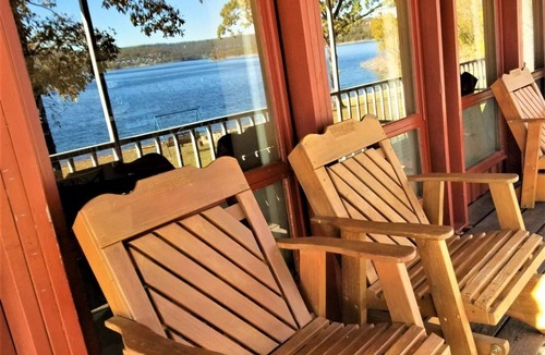 Blue Eye Cabin | Lakefront Cabin #8 on the shores of Table Rock Lake