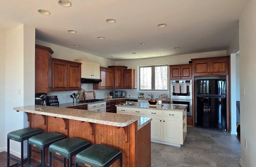 James Creek Cabin | Lakeview Luxury & Recreation - Hot tub, Sleeps 27, Pool Table, Multi Sport Court
