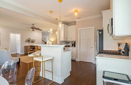 Winchester House | Lakin It Easy-Pool, Twin Creeks Marina, & Dry Creek Beach