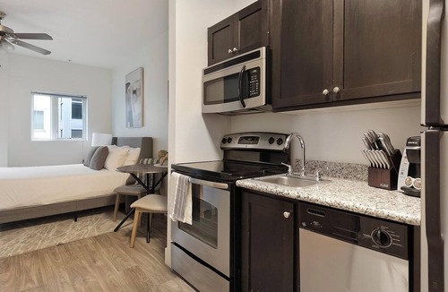 Pearl District Apartment | Landing | Beautiful Studio, Gym, Courtyard