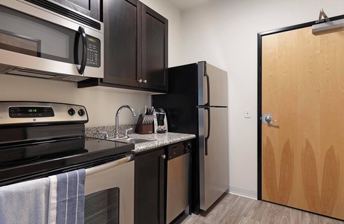 Pearl District Apartment | Landing | Beautiful Studio, Gym, Courtyard