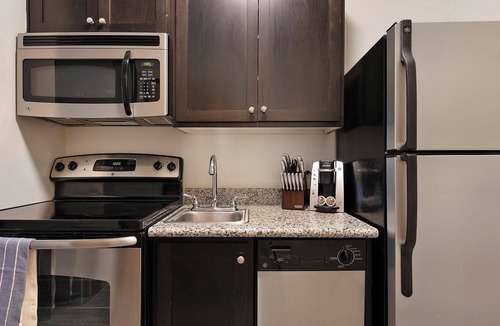 Pearl District Apartment | Landing | Beautiful Studio, Gym, Courtyard