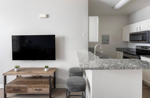 Murfreesboro Apartment | Landing | Beautiful 1BD, Gym, Clubhouse
