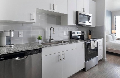 Sweetbriar Apartment | Landing | Incredible Studio, Gym, Pool