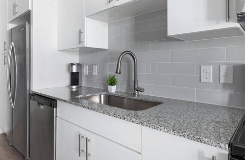 Sweetbriar Apartment | Landing | Incredible Studio, Gym, Pool