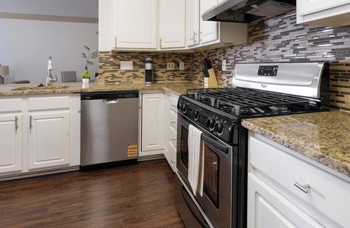 Town Center Apartment | Landing | Modern 1BD, Courtyard, Gym
