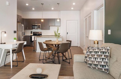 Tarpon Springs Apartment | Landing | Modern 2BD, Clubhouse