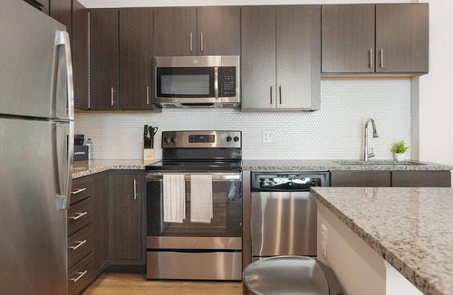 Tarpon Springs Apartment | Landing | Modern 2BD, Clubhouse