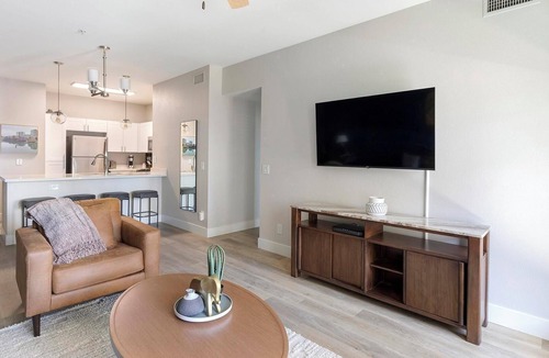 Rhodes Ranch Apartment | Landing | Modern 2BD, Gym, Clubhouse