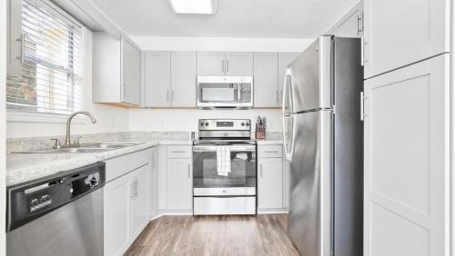 Winston - Salem Apartment | Landing Modern Apartment with Amazing Amenities (ID6949X45)