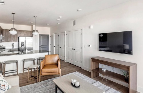 Madison Apartment | Landing | Stunning 1BD, Pool, Gym