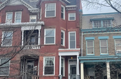 Columbia Heights House | Large 5 Bedroom Townhome 1.6 miles to White House. Near Metro and bus lines
