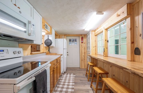 Ligonier House | Ligonier Relaxing Country 2 Bedroom Ranch – Fallen Oak, Sauna, Cold Plung.