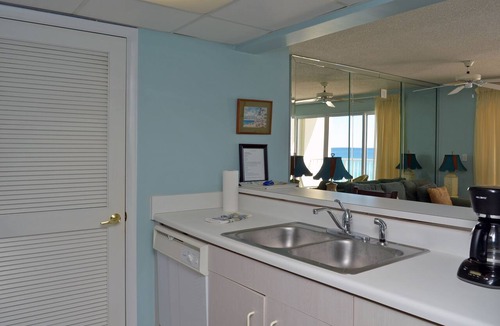 Long Beach Condo | Long Beach Resort 1-Bedroom Condo Includes 2 Seasonal Beach Chairs with Umbrella