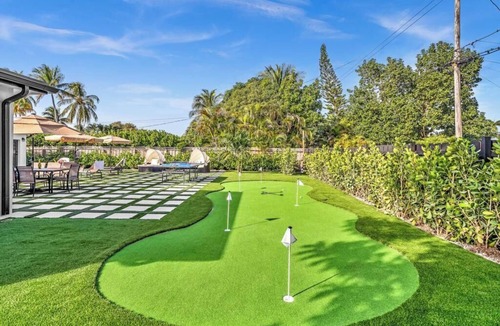 Hollywood Hills House | Lux Modern Villa w/Pool, Gym, Game Room, and Mini Golf, Near Beach and Casino
