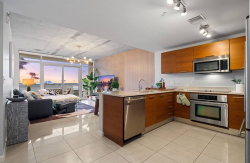 Midtown Condo | Luxe! Midtown GEM with DrinkBar Garage Pool BBQ Gym MiniGolf PingPong Foosball