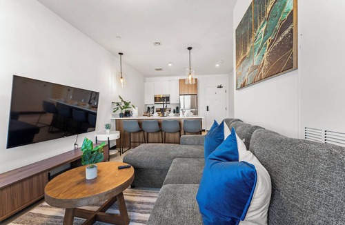 Everett Apartment | Luxury 1BR near Boston mfrk