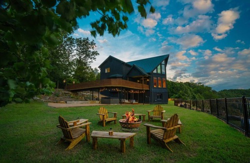 Pegram Cabin | Luxury Lodge! 5000 sqft only 25 mins to Nashville