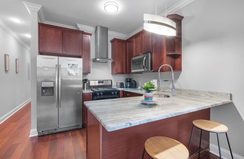 Olde Kensington Apartment | Luxury Studio Loft - Rooftop View & Pool