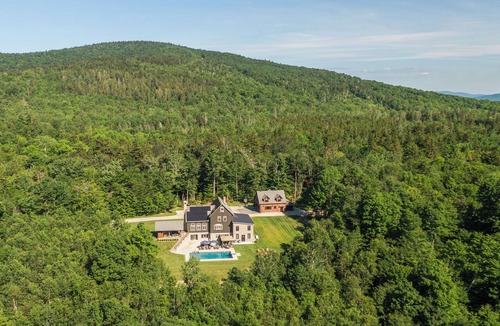 West Townshend House | Luxury Two-Home Vermont Retreat Near Ski Resorts – Pool, Hot Tub & Sauna