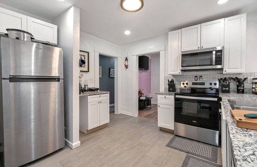 Birmingham House | Mara Retreat:Jacuzzi+Outdoor Movie Nights-Game Room,Fire Pit-Grill-Gated Parking
