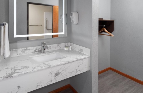 McHenry Hotel | McHenry Inn