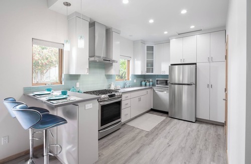 Bixby Knolls Apartment | Mid-Century Mod Studio and Pool