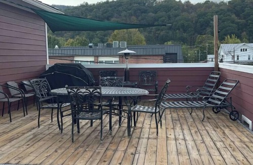 Edray Apartment | Modern 1BR Downtown | King Bed + Parking, Snowshoe