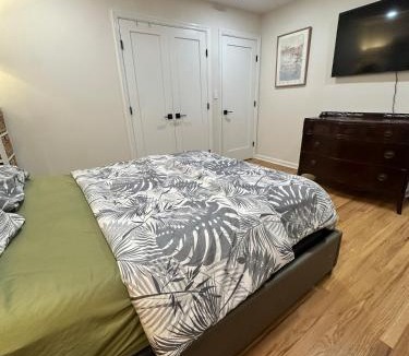 Bloomfield Apartment | Modern 2 bed Apt-15mins to World Cup Stadium-30mins NYC