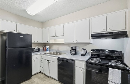 Stone Mountain Apartment | Modern 2BR Retreat Near Stone Mountain
