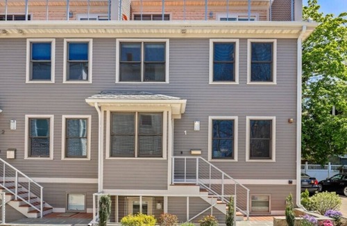 Porter Square House | Modern 3 Bedroom Porter Square Townhouse Near Harvard w/ Parking