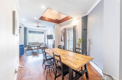 Bronzeville Condo | Modern 4 Bedroom Greystone | White Sox