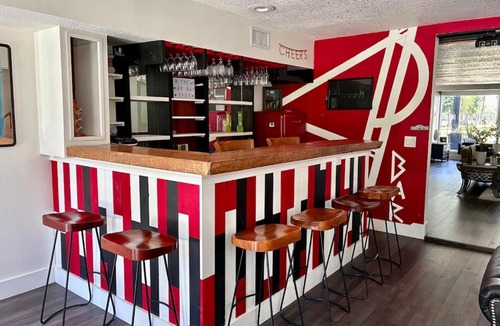 Thonotosassa Villa | Modern 6BR 6BA Estate on Acreage- Hot Tub, Gym, Bar