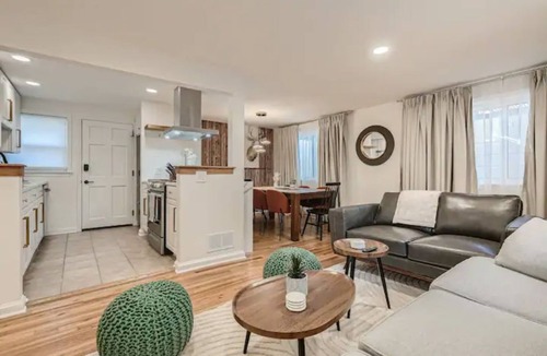 Garden Hills House | Modern Buckhead Duplex 2Br 2Ba - Walk Everywhere! Pet-Friendly
