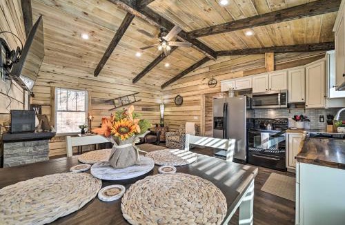 Pisgah Forest House | Modern Cabin w/Fire Pit < 3 Mi to Trails!