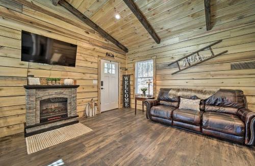 Pisgah Forest House | Modern Cabin w/Fire Pit < 3 Mi to Trails!