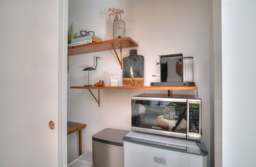 Ravenna Apartment | Modern comfort, remodeled, A/C, free parking