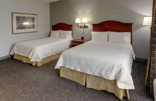 West Newton House | Modern & Comfortable Place! WiFi & Indoor Pool