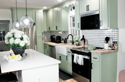 Mobile Cottage | Modern Cottage Midtown Mobile 3BR, 1BA Screened Porch with Ping Pong Near DT