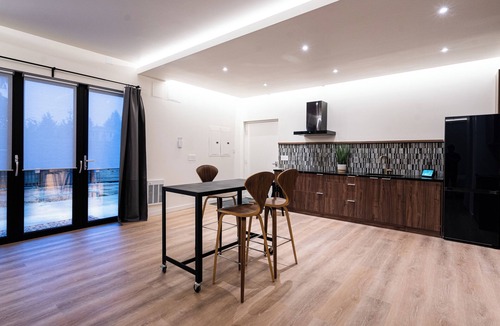 Redmond Apartment | Modern High End Loft Large Central Location in wonderful Kirkland AC