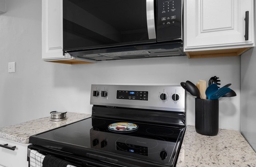 Ferguson House | Modern Open-Concept Home Chef’s Kitchen 3 Bed in St Louis