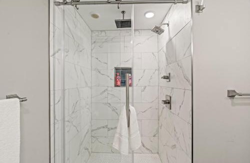Southwest Center City Apartment | Modern Philly Stay | Garage Parking Near Stadiums