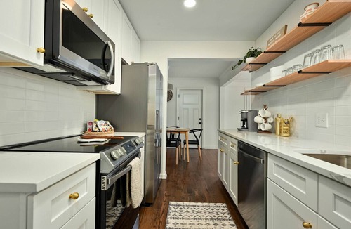 Prairie Village House | Modern Prairie Village Home - Minutes from parks, shopping, dining
