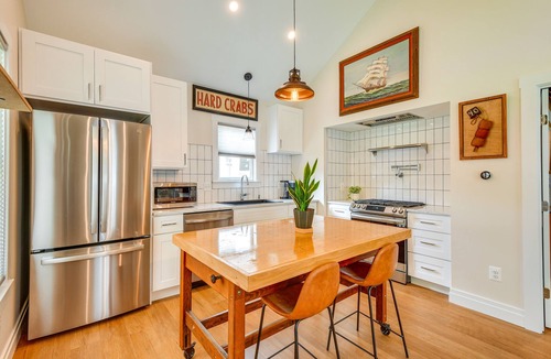 Solomons Cottage | Modern Solomons Cottage Rental - Walk to Island!